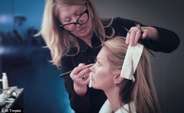 article-0-19AF45F6000005DC-444_634x391