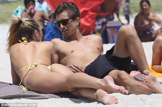 article-2331811-1A071E46000005DC-315_634x420