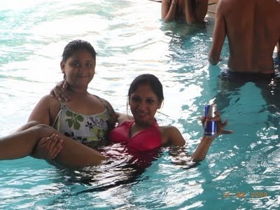 dilini tharuka pool party (21)