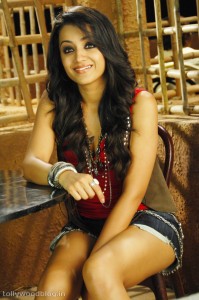 trisha-krishnan-hot-photo-stills-teenmaar-theen-maar-011