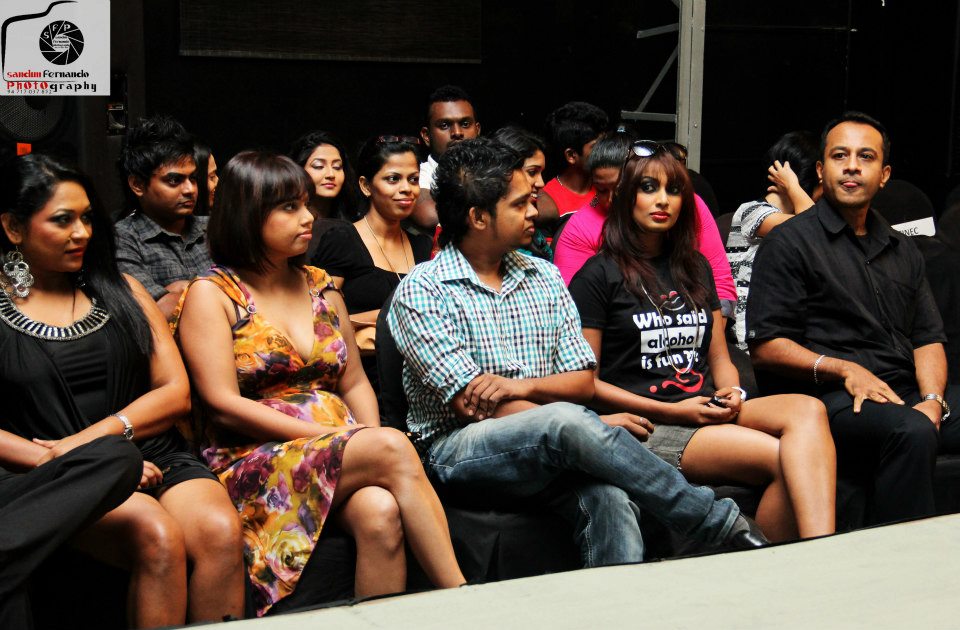 374536_589540384409448_428119247_n