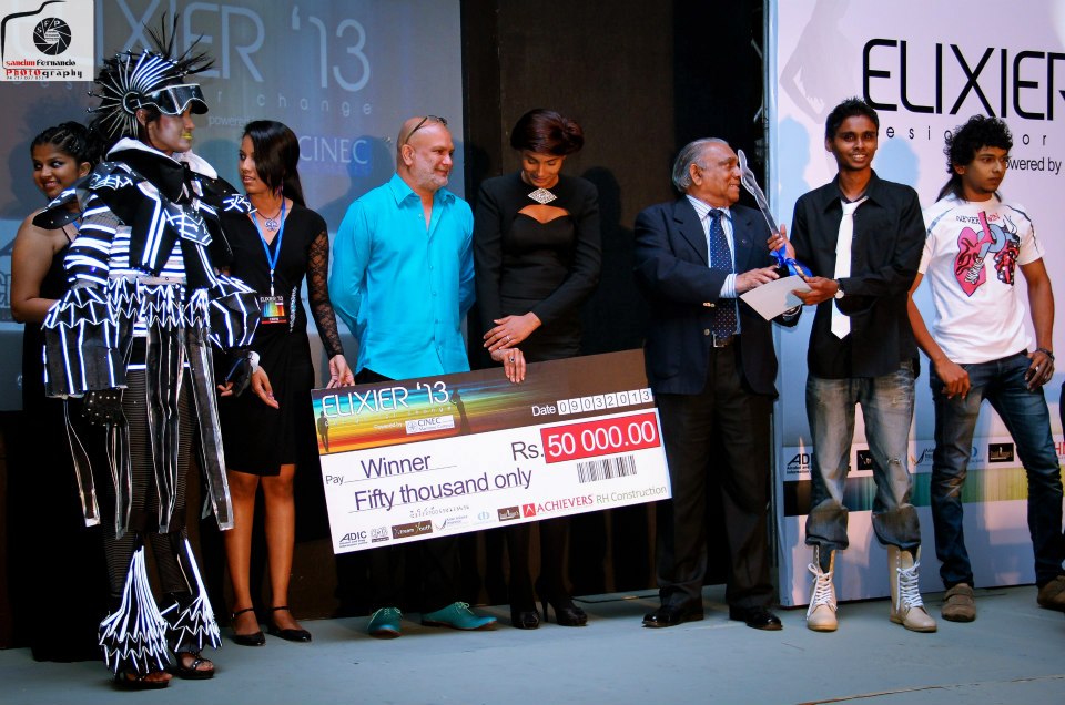 598719_589543244409162_1425762495_n