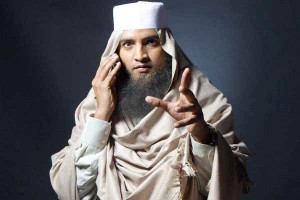Santhanam-dressed-as-Osama-in-Ayyanar-Tamilkey