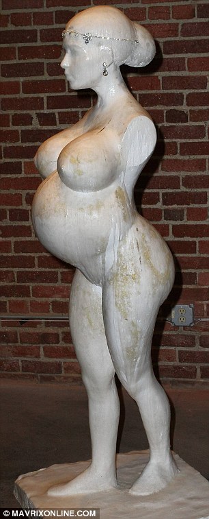 article-2336576-1A2B3474000005DC-684_306x757