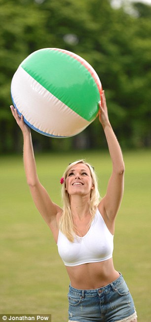 article-2336726-1A2D3C06000005DC-71_306x652