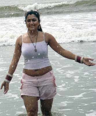 tamil-actress-Kushboo-beach-bikini