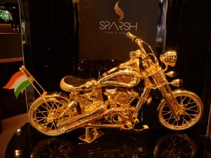 01-1375339293-gold-plated-bike-01