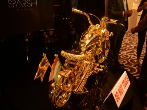 01-1375339401-gold-plated-bike-03