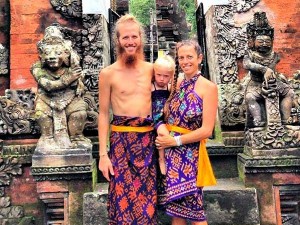 16-1376633230-yogamom-600