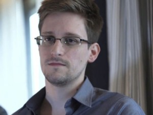 16-1376636456-edward-snowden-600