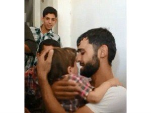 28-syrian-father-reunion-with-son-600-jpg