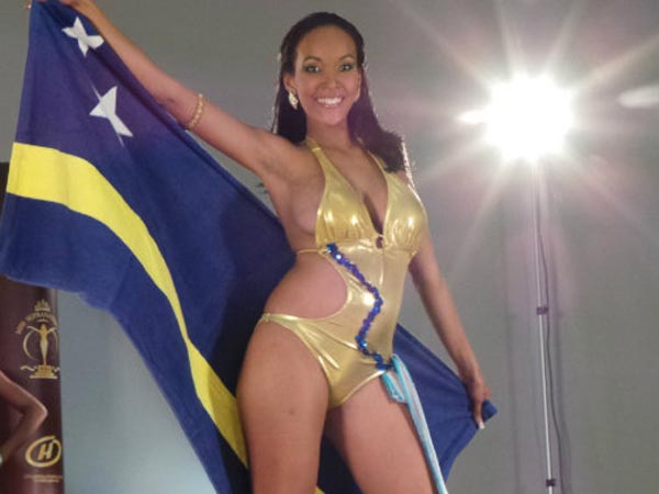 11-1378874367-miss-supranationa-1-600