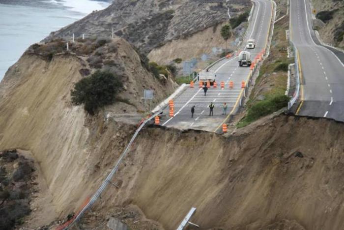 131231-world-mexico-highway-story1-