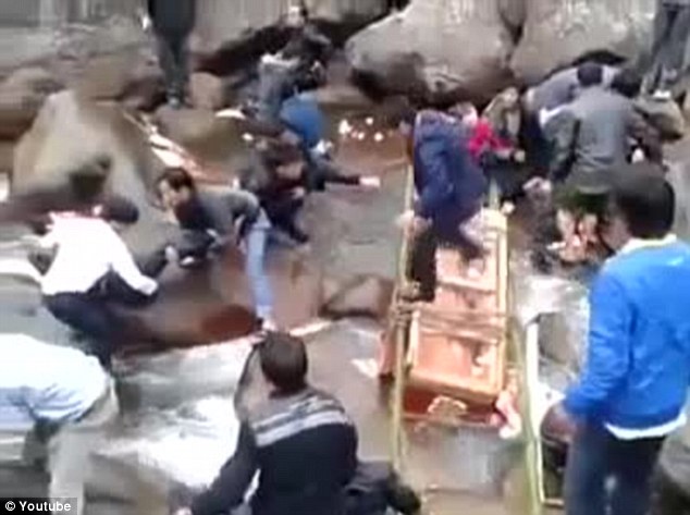 article-2567684-1BD2FCB700000578-937_634x473