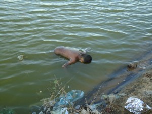 dead-body-in-the-beach3
