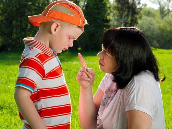 08-1444303646-2howtohandlesiblingrivalryinkids