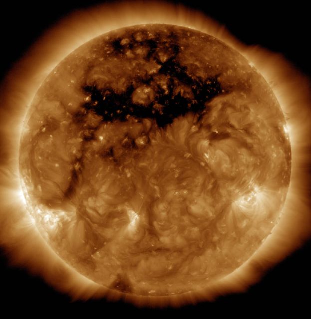 6348097_nasas-new-sun-photo-shows-massive-coronal_e8d78703_m