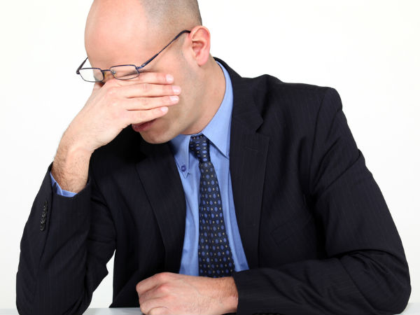 03-1446542543-5ninethingsyoushouldneverdotoyoureyes