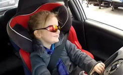 smallgirl_driving_001.w245