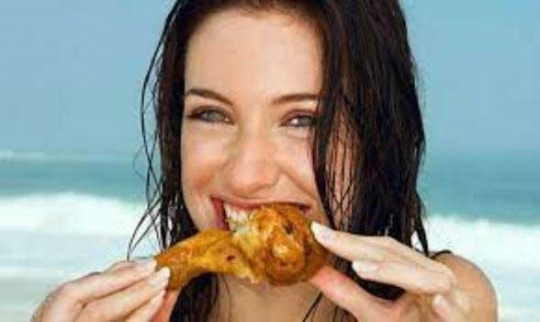 chicken_eating_001.w540