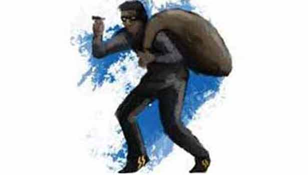 201604031039032565_Nannilam-near-home-jewelry-robbery_SECVPF