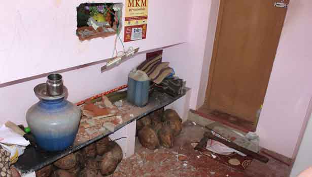 201604031944571094_building-contractors-home-75-pawn-of-jewelry-cash-robbery-in_SECVPF