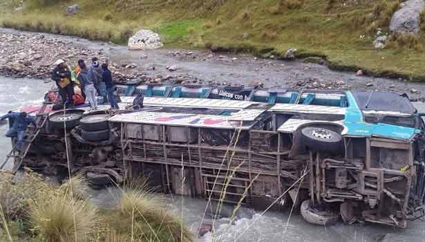 201604090941050377_23-dead-as-Peru-bus-plunges-into-river_SECVPF