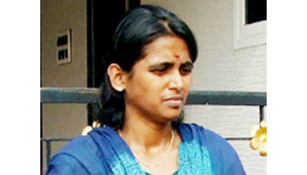 201604111332174355_woman-5th-day-struggle-husband-house-before_SECVPF