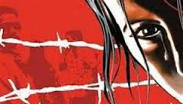 201604211551256949_10th-class-girl-crying-in-police-station-for-to-stop-his_SECVPF