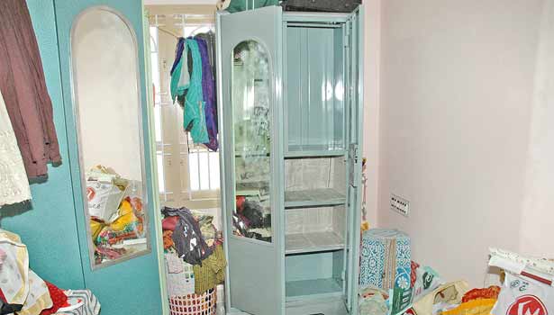 201604232000035761_private-factory-employee-house-110-pawn-jewellery-theft-in_SECVPF