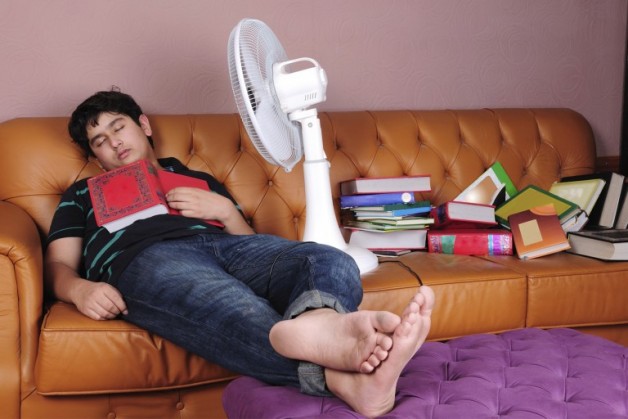 sleeping-with-fan-orig-1-768x512