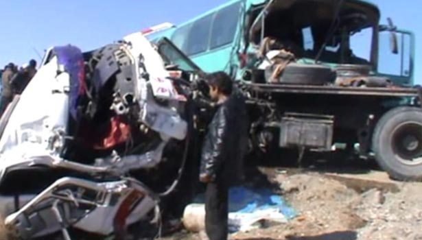 201605081557306579_Afghanistan-50-dead-after-buses-collide-with-tanker_SECVPF