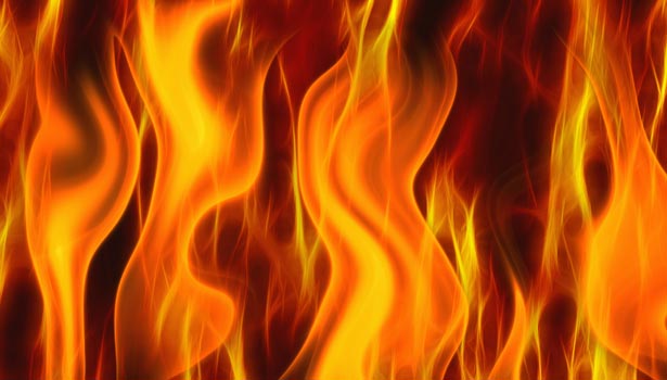 201605101021015989_car-caught-fire-at-midnight-near-Villupuram-2-people_SECVPF