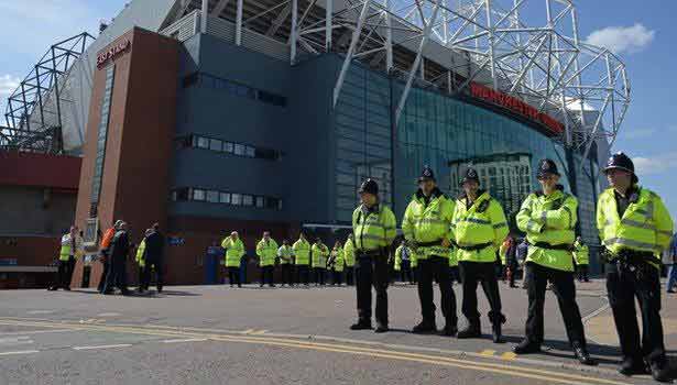 201605160043334183_Controlled-explosion-carried-out-as-Man-Utd-game-called-off_SECVPF