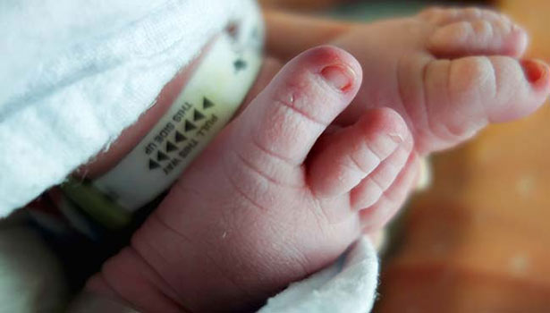 201605221339181185_Baby-born-with-foetus-in-China_SECVPF