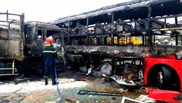 201605221513448250_13-dead-in-vietnam-bus-accident_SECVPF
