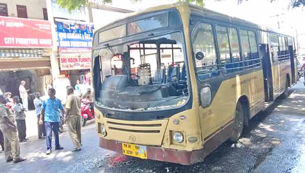 201605241345521375_sudden-fire-on-a-government-bus-in-Coimbatore-Passenger_SECVPF
