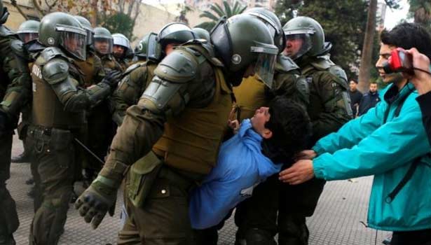 201605271631416886_Chile-student-demonstration-turns-violent-in-Santiago_SECVPF