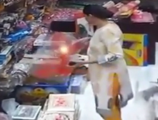 women_theif_002.w540