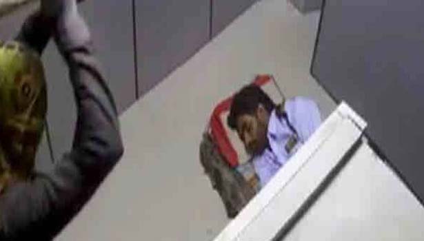 201606171243295106_Video-of-ATM-guard-beaten-to-death-by-thieves-in-Rajasthan_SECVPF