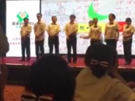 21-1466493019-chinese-bank-manager-spanks-employees-for-poor-performance-watch-video-600