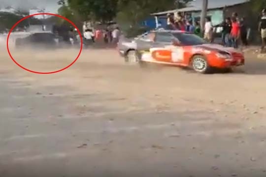 car_race_acci_002.w540