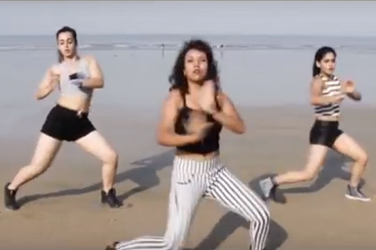 dance_beach_002.w540