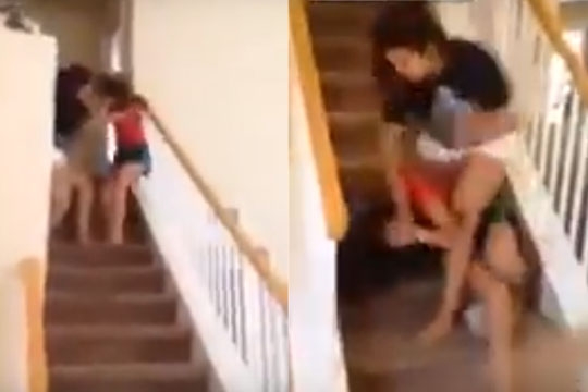 girls_fight_danger_002.w540