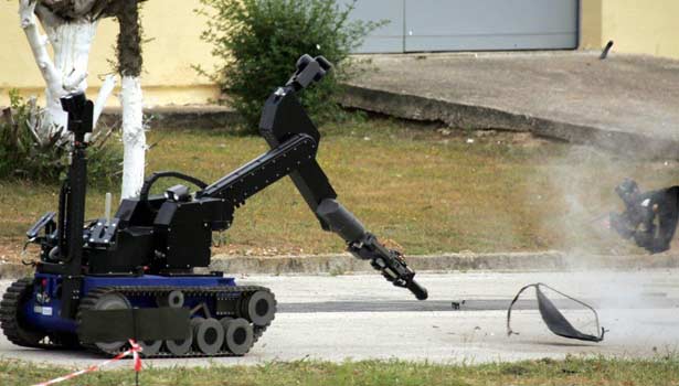 201607091036583847_Dallas-police-use-bomb-robot-to-kill-shooter_SECVPF