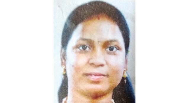 201607101521333426_4-persons-married-woman-money-fraud--near-theni_SECVPF