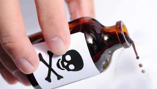 201607111133494013_refused-to-abandon-love-Daughter-mouth-Father-began-pouring_SECVPF