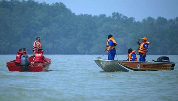 201607260626047949_Eight-dead-20-missing-in-Malaysia-boat-accident_SECVPF
