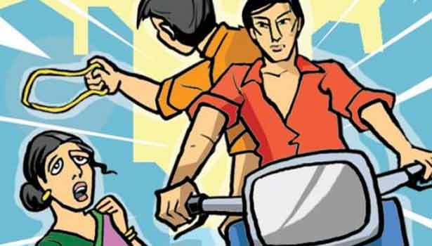 201607261213118378_Woman-attacked-jewel-robbery-near-Puzhal_SECVPF