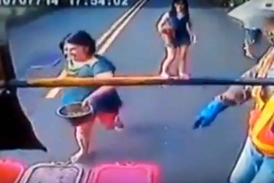 girl_dust_van_002.w540